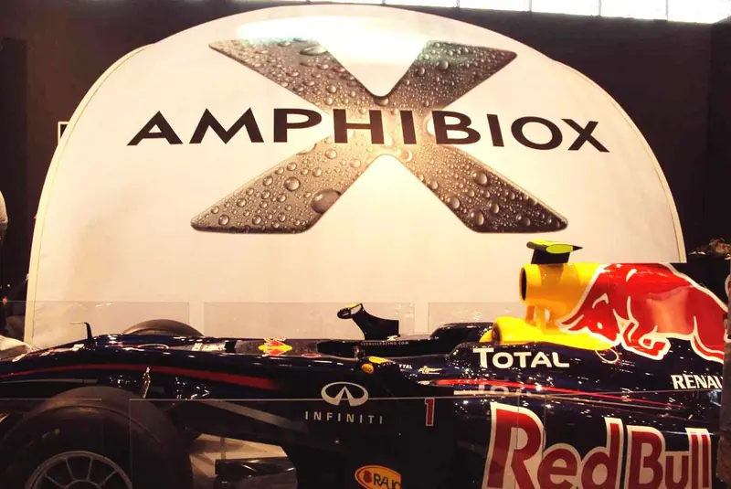 Cupola Amphibiox con monoposto Red Bull