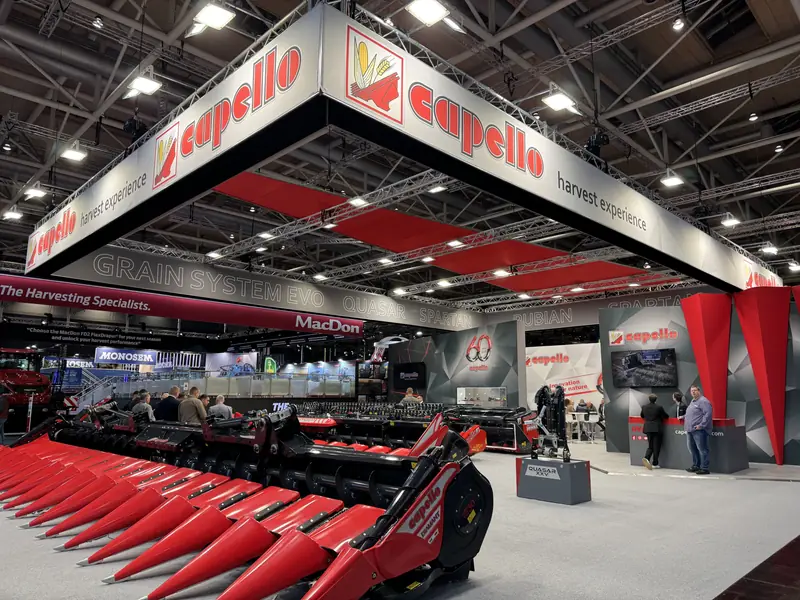 Stand Capello con tettoia rossa e testata per mais esposta