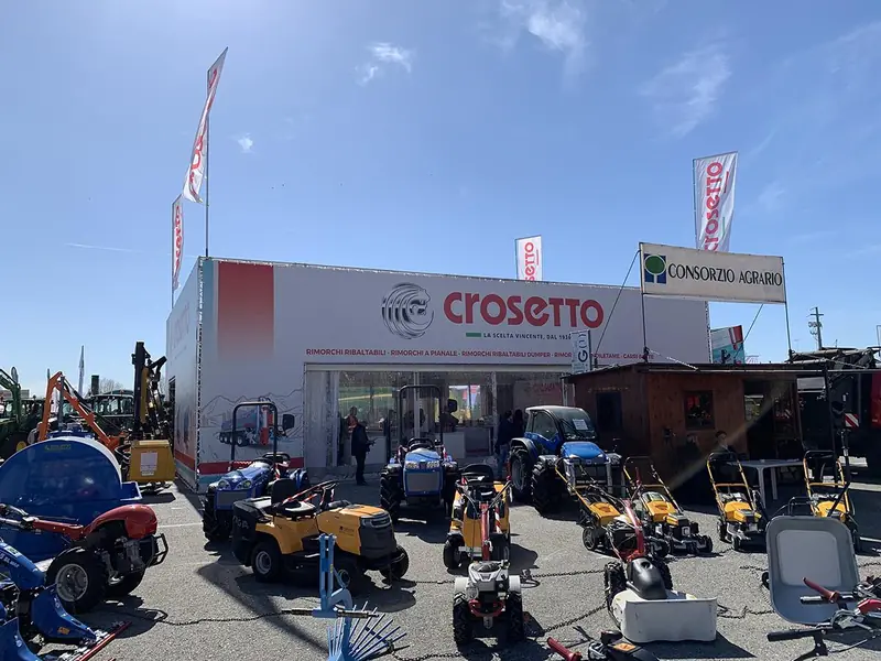 Stand Crosetto all'aperto con attrezzature