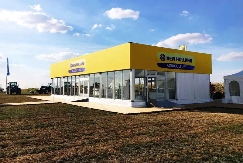 Edificio giallo New Holland all'aperto