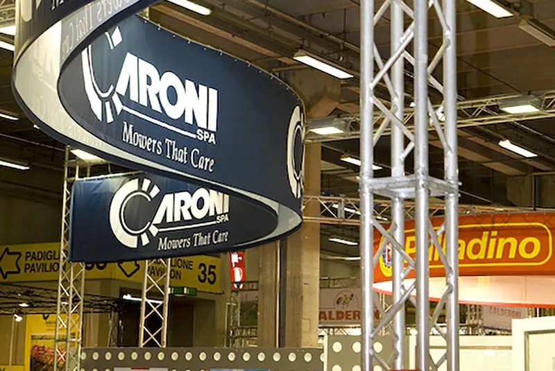 Insegne ovali Aroni su traliccio