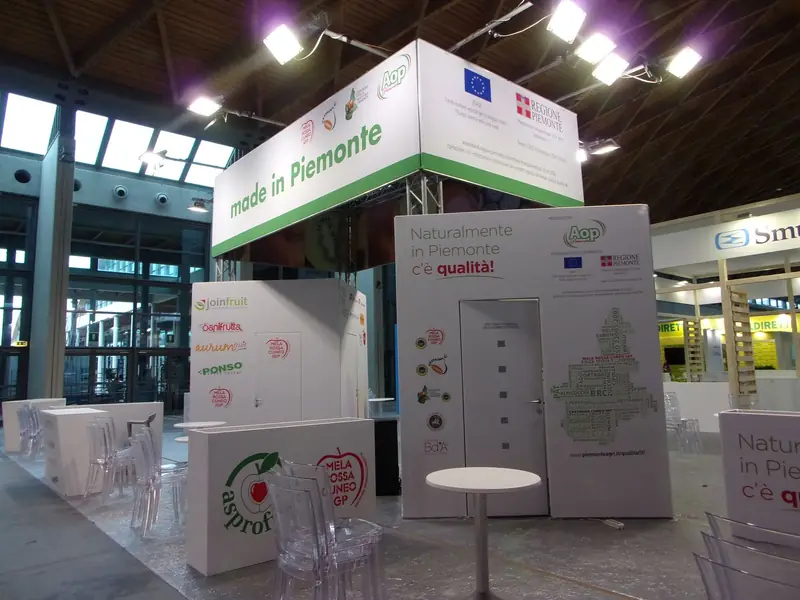 Stand Made in Piemonte con totem grafico