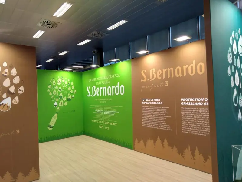 Stand S.Bernardo verde con pareti grafiche