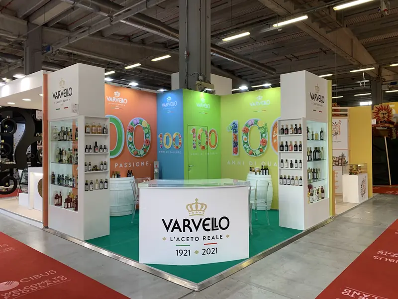 Stand Varvello per i 100 anni (1921-2021) con banco bianco