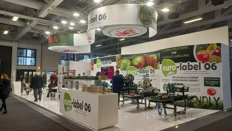 Stand Euro-label 06 con macchinari e frutta