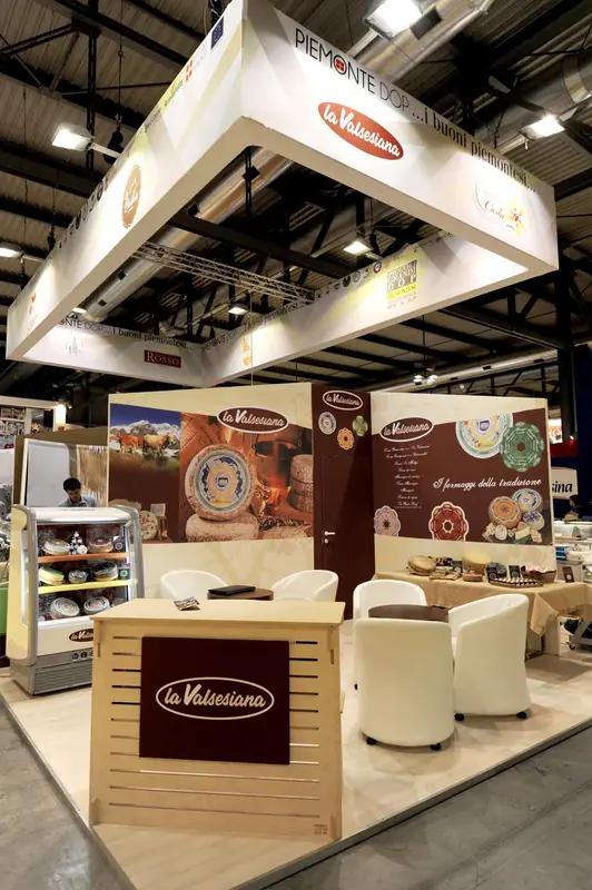 Stand con insegna sospesa e poltroncine