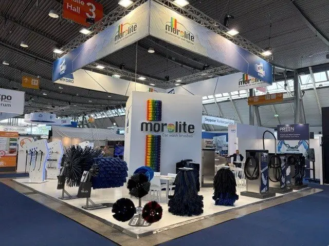 Stand Morolite con spazzole colorate esposte