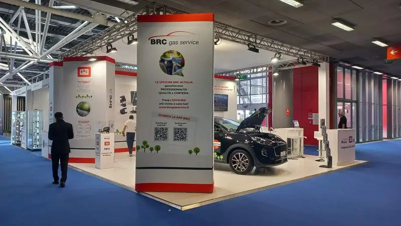 Stand BRC con auto e pannello informativo