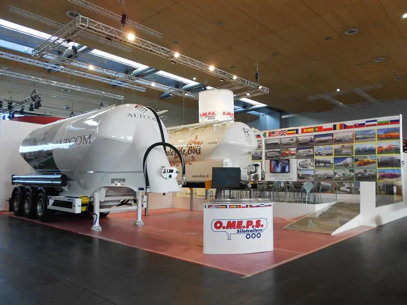 Stand O.ME.P.S. con cisterna per il trasporto