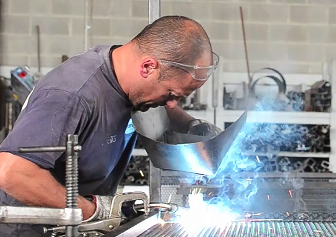 Lavorazione dei materiali nei laboratori di Peraria